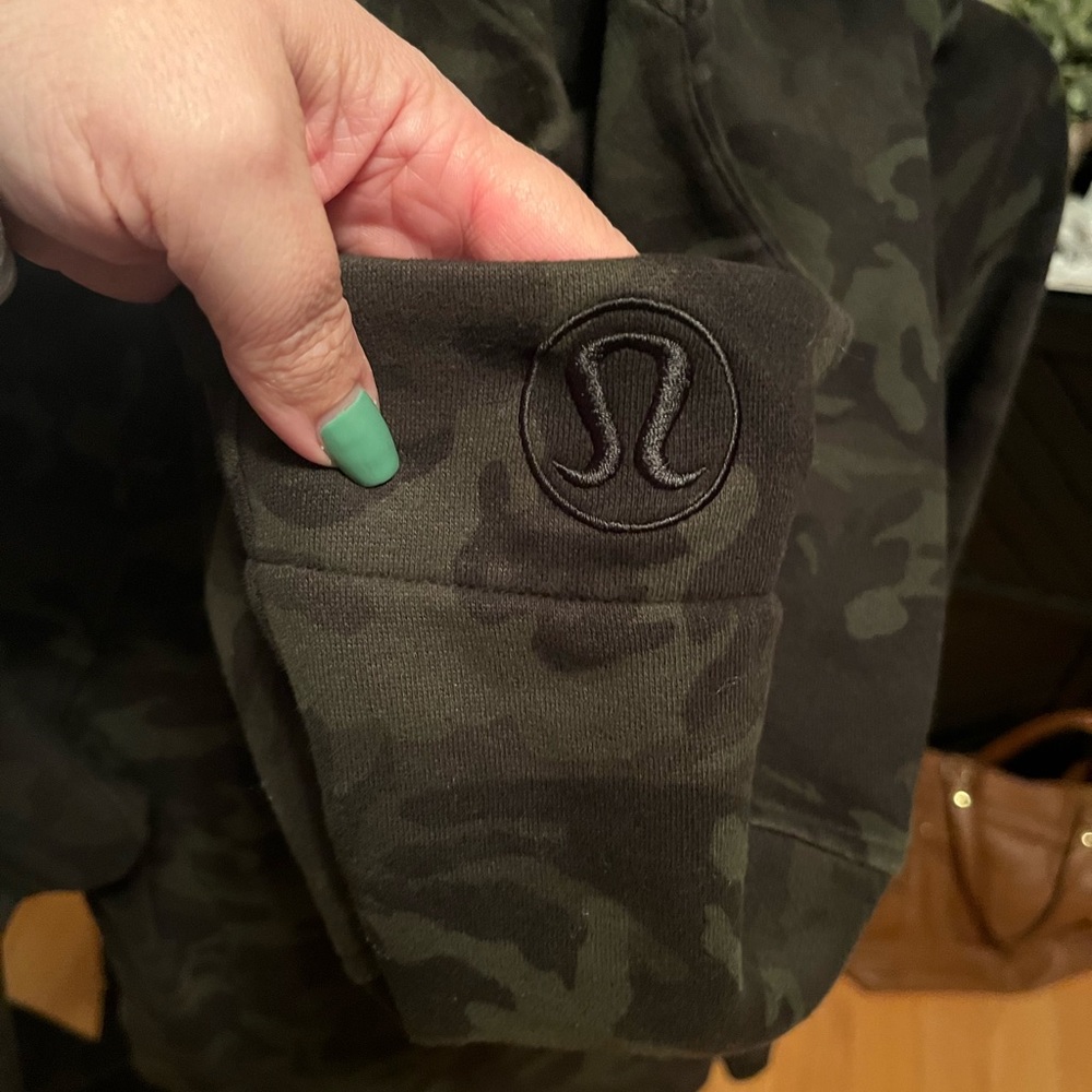 lululemon athletica Scuba Hoodie US8 Green Camouflage - Picture 7 of 9